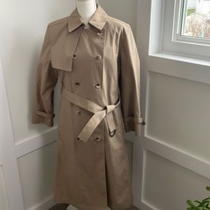 London Fog Trent coat.like new. size 10 Petite